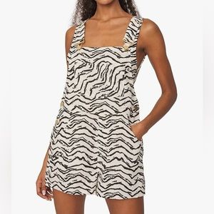 NEW WeWoreWhat Basic Overall Shorts in Tiger Off White Size S